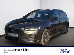 Magnetic grau Gebraucht 2023 Ford Focus ST-Line X Limousine | 22.880 € (Fairer Preis)