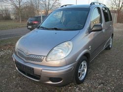 Grau Gebraucht 2004 Toyota Yaris Sol Kombi | 2.699 € (Etwas zu teuer)