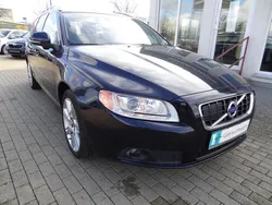 Blau metallic Gebraucht 2012 Volvo V70 Summum Kombi | 21.500 €