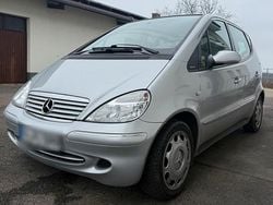 Grau Gebraucht 2002 Mercedes A160 Limousine | 2.799 € (Etwas zu teuer)
