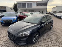Schwarz Gebraucht 2018 Ford Focus ST-Line Limousine | 10.990 € (Guter Preis)