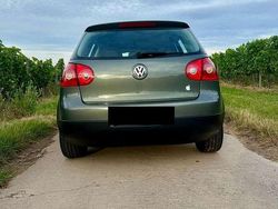 Grün Gebraucht 2004 VW Golf V Comfortline Limousine | 2.250 € (Etwas zu teuer)