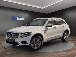 Polarweiss Gebraucht 2017 Mercedes GLC220 AMG SUV | 25.990 € (Fairer Preis)