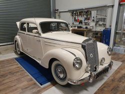 Weiß Gebraucht 1952 Mercedes 220 Limousine | 63.000 €