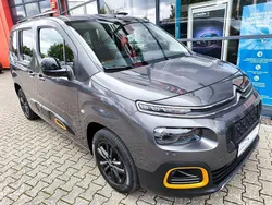 Grau Gebraucht 2021 Citroën Berlingo Rip Curl Van / Kleinbus | 21.500 € (Etwas zu teuer)