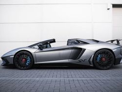 Grau Gebraucht 2017 Lamborghini Aventador Cabrio | 499.900 €