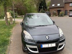 Schwarz Gebraucht 2011 Renault Scénic III Dynamique Van / Kleinbus | 4.399 € (Fairer Preis)