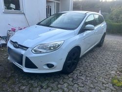 Weiß Gebraucht 2014 Ford Focus SYNC Edition Kombi | 3.490 € (Etwas zu teuer)