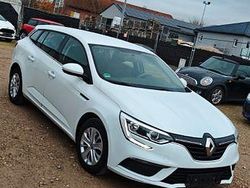 Weiß Gebraucht 2017 Renault Mégane IV Life Limousine | 6.399 € (Fairer Preis)