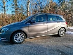 Grau Gebraucht 2012 Mercedes B180 Van / Kleinbus | 9.500 € (Fairer Preis)