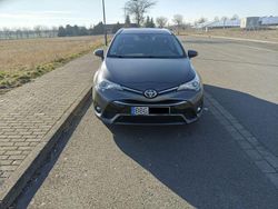 Grau Gebraucht 2016 Toyota Avensis Executive Kombi | 8.900 € (Fairer Preis)