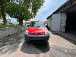 Rot Gebraucht 2005 Citroën Berlingo Van / Kleinbus | 1.600 €