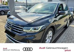 Deep black perleffekt (metallic) Gebraucht 2022 VW Tiguan Elegance SUV | 30.990 € (Guter Preis)