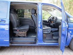 Blau Gebraucht 2016 Mercedes Vito Van / Kleinbus | 15.990 €