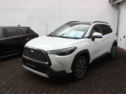 089/2ps1 platinumweiß perleffe Gebraucht 2023 Toyota Corolla Cross Premium SUV | 35.999 € (Fairer Preis)