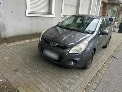 Grau Gebraucht 2013 Hyundai i20 Kleinwagen | 2.750 € (Fairer Preis)
