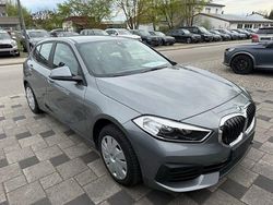 Grau Gebraucht 2022 BMW 116 Kleinwagen | 18.380 € (Guter Preis)