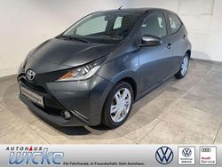 Grau Gebraucht 2018 Toyota Aygo X-play Kleinwagen | 7.990 € (Fairer Preis)