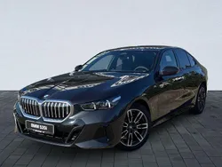 Grau Neu 2025 BMW 520 Performance Limousine | 51.490 €