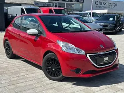 Rot Gebraucht 2015 Peugeot 208 Kleinwagen | 4.990 € (Fairer Preis)