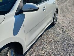 Weiß Gebraucht 2017 Kia Rio DREAM-TEAM Edition Limousine | 8.500 € (Fairer Preis)