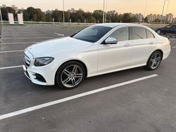 Weiß Gebraucht 2016 Mercedes E220 AMG line Limousine | 21.900 € (Fairer Preis)