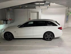 Weiß Gebraucht 2021 Mercedes C300e AMG Kombi | 26.500 €