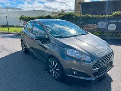 Grau Gebraucht 2016 Ford Fiesta Kleinwagen | 3.999 €