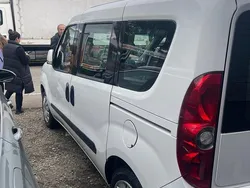 Weiß Gebraucht 2012 Opel Combo Edition Van / Kleinbus | 7.000 €