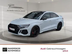 Weiß (gletscherweiß metallic) Gebraucht 2023 Audi RS3 Ambiente Kleinwagen | 62.480 € (Etwas zu teuer)