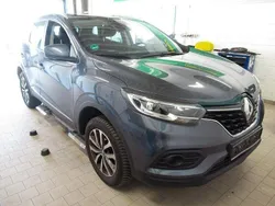 Grau Gebraucht 2021 Renault Kadjar Zen SUV | 18.950 € (Fairer Preis)