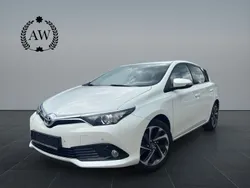 Weiß Gebraucht 2015 Toyota Auris Design Limousine | 9.499 € (Fairer Preis)