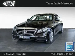 Schwarz (obsidianschwarz metalliclack) Gebraucht 2017 Mercedes E200 Limousine | 33.650 € (Teuer)