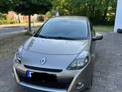 Braun Gebraucht 2009 Renault Clio II Limousine | 4.700 € (Etwas zu teuer)
