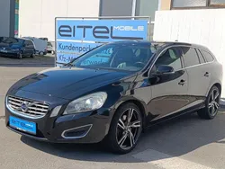 Schwarz Gebraucht 2012 Volvo V60 Summum Kombi | 9.990 €
