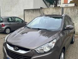 Braun Gebraucht 2011 Hyundai ix35 SUV | 11.600 € (Etwas zu teuer)