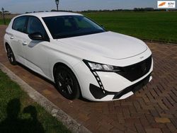 Weiß Gebraucht 2022 Peugeot 308 Active Limousine | 12.099 € (Guter Preis)