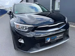 Schwarz Gebraucht 2018 Kia Stonic Vision SUV | 10.990 € (Etwas zu teuer)