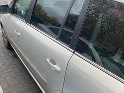 Silber Gebraucht 2010 Opel Zafira Van / Kleinbus | 4.500 €