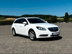 Weiß Gebraucht 2012 Opel Insignia Kombi | 8.500 € (Teuer)