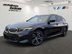 Black sapphire metallic Gebraucht 2024 BMW 330e M Sport Kombi | 56.844 €