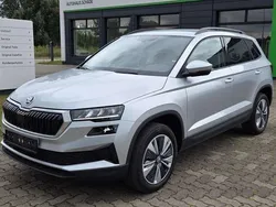 Brilliant silber metallic Gebraucht 2024 Skoda Karoq Selection SUV | 24.900 € (Superpreis)