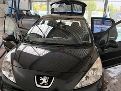 Schwarz Gebraucht 2009 Peugeot 207 Kleinwagen | 2.600 €