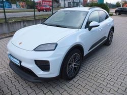 Weiß Gebraucht 2025 Porsche Macan SUV | 77.990 €