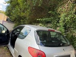 Silber Gebraucht 2003 Peugeot 206 Kleinwagen | 1.100 € (Fairer Preis)