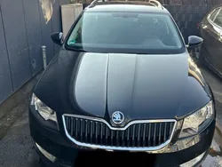 Schwarz Gebraucht 2016 Skoda Octavia Ambition Kombi | 9.900 € (Fairer Preis)