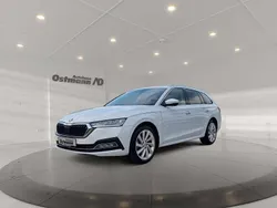 Weiß Gebraucht 2023 Skoda Octavia Style Kombi | 29.990 € (Etwas zu teuer)