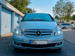 Silber Gebraucht 2006 Mercedes B200 Van / Kleinbus | 5.500 €