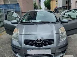 Grau Gebraucht 2007 Toyota Yaris Sol Kleinwagen | 2.400 € (Fairer Preis)