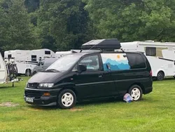 Schwarz Gebraucht 2001 Mitsubishi Space Gear Van / Kleinbus | 4.500 €